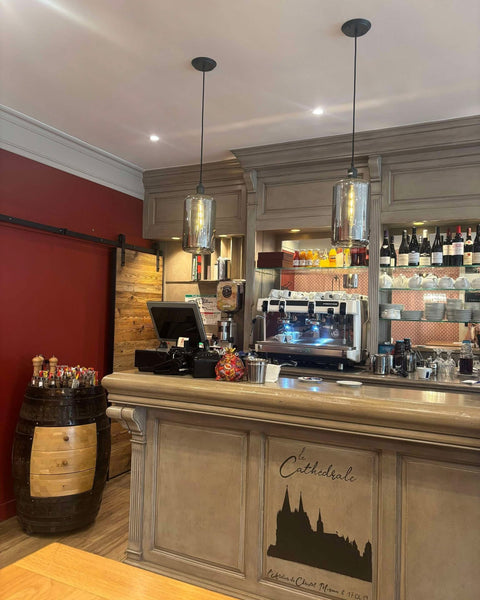 Comptoir du bar au restaurant Le Cathédrale Gourmand à Chartres – ambiance chaleureuse, vins, cocktails et café de qualité