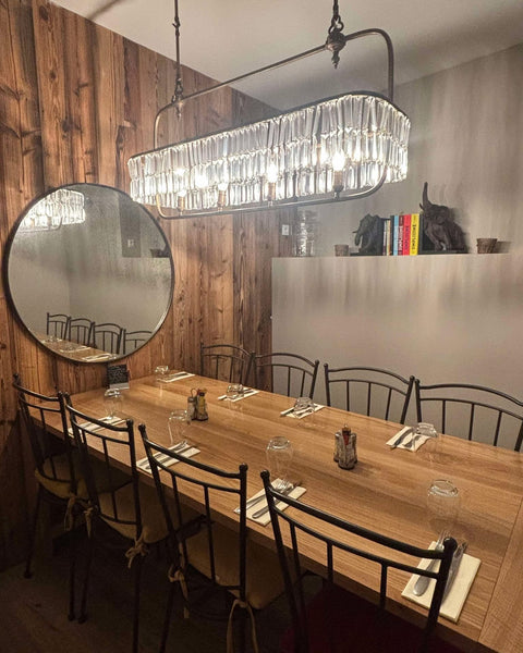 Salle privative avec grande table pour événements au restaurant Le Cathédrale Gourmand à Chartres – parfaite pour repas d’entreprise ou anniversaires